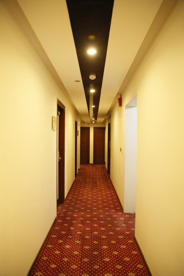 Grand Ffour Hotell New Delhi Exteriör bild