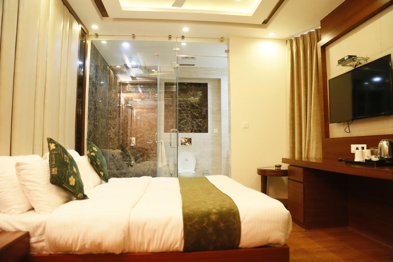 Grand Ffour Hotell New Delhi Exteriör bild