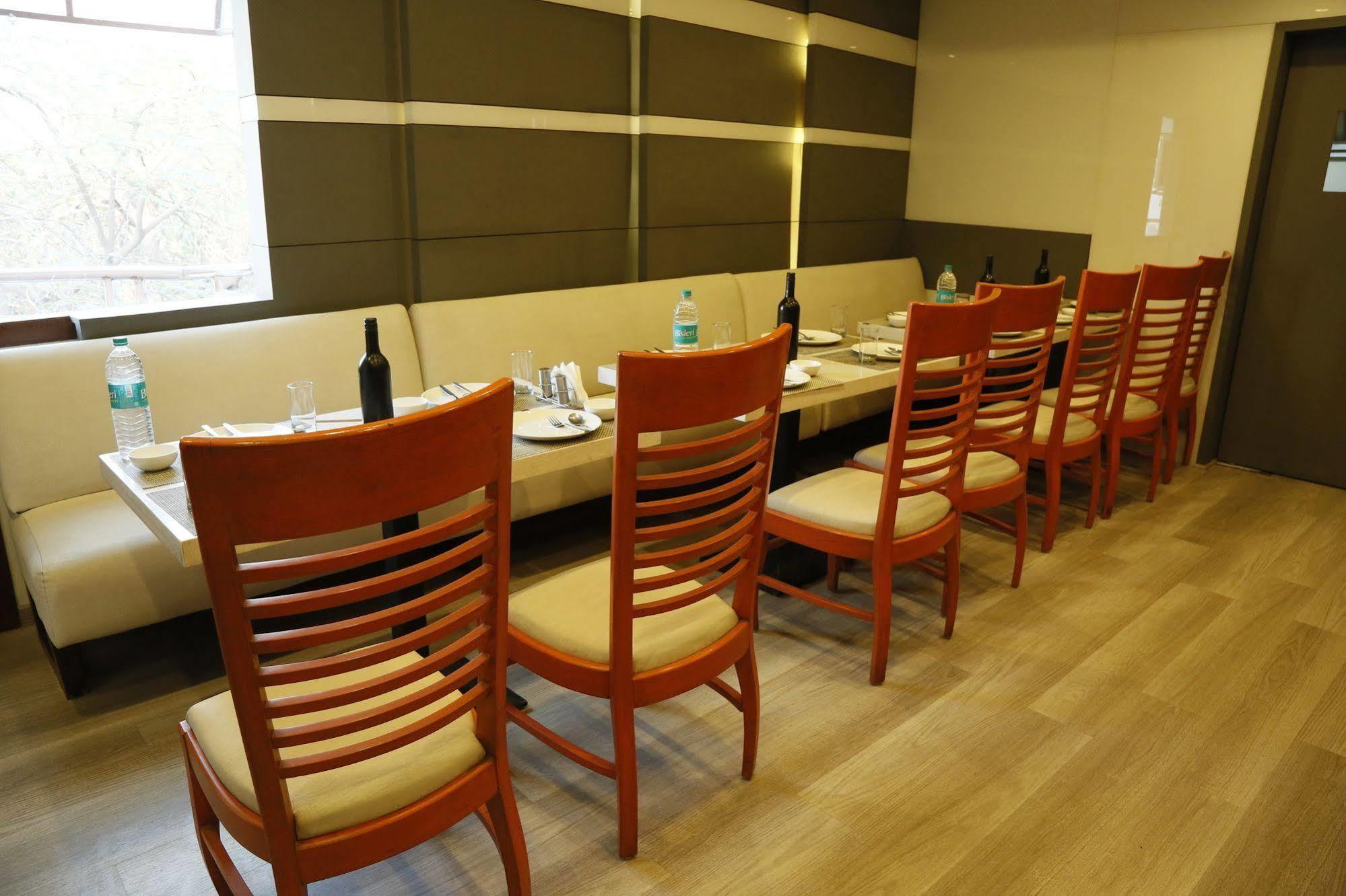 Grand Ffour Hotell New Delhi Exteriör bild