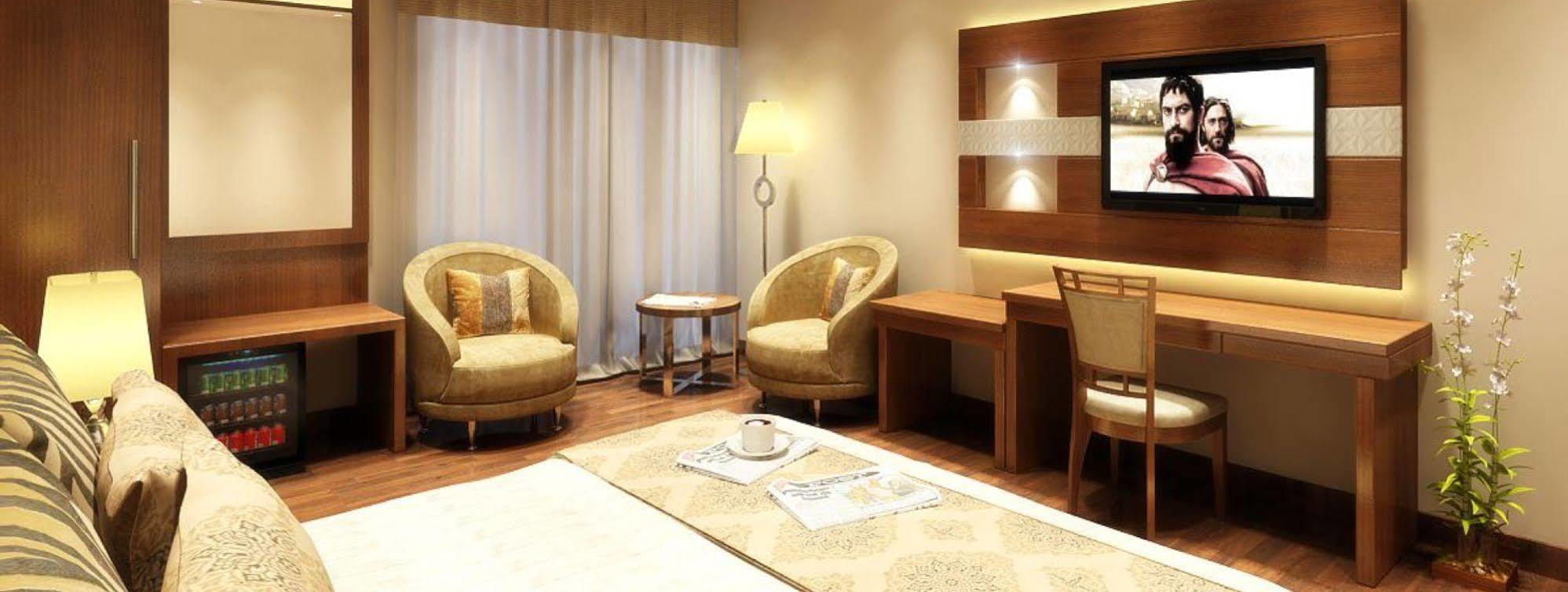 Grand Ffour Hotell New Delhi Exteriör bild