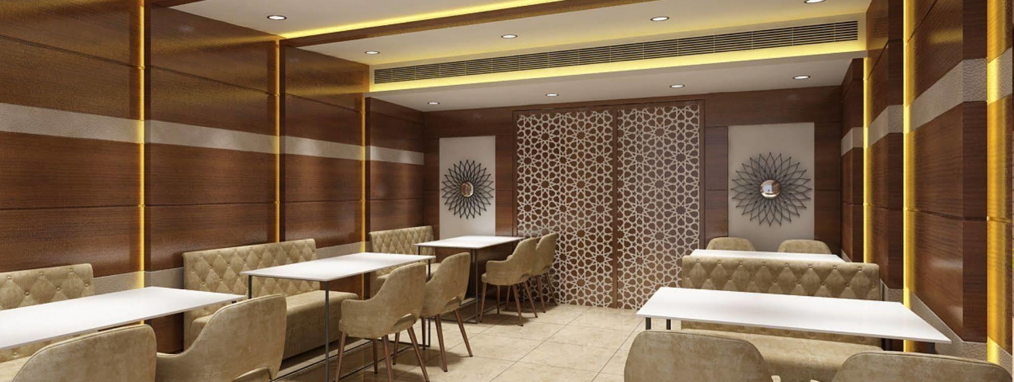 Grand Ffour Hotell New Delhi Exteriör bild
